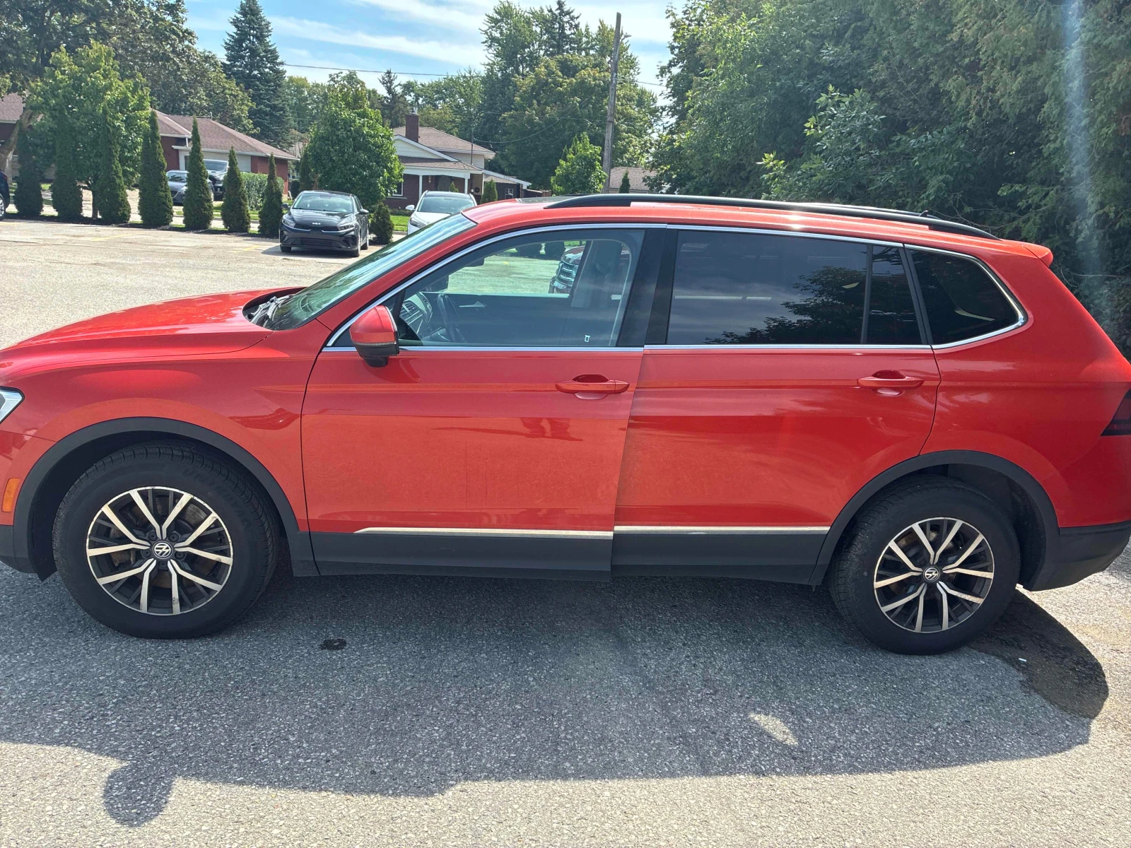 VW Tiguan * Comfortline * АВТОКРЕДИТ * ОТ ПРЕДСТАВИТЕЛСТВО, снимка 3 - Автомобили и джипове - 55987660