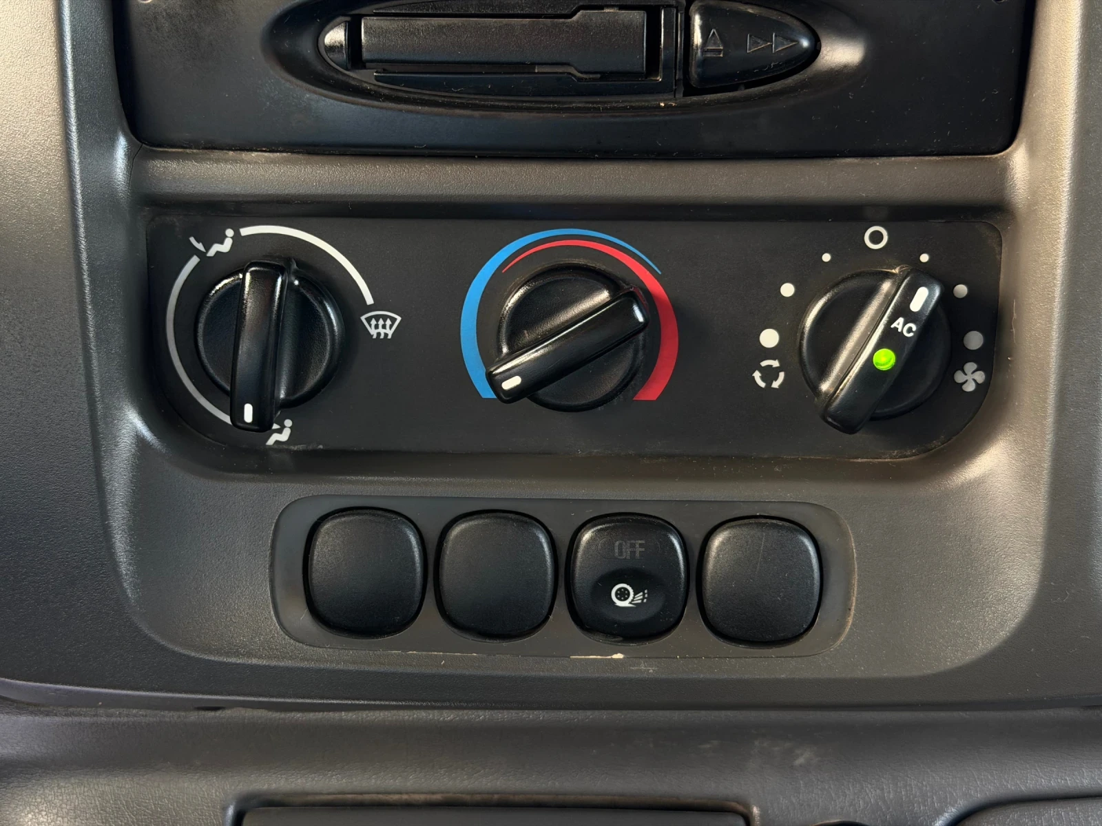 Ford Transit 2.4TD 120кс * ИТАЛИЯ* * КЛИМАТИК* * Двойна гума* , снимка 17 - Бусове и автобуси - 55307095