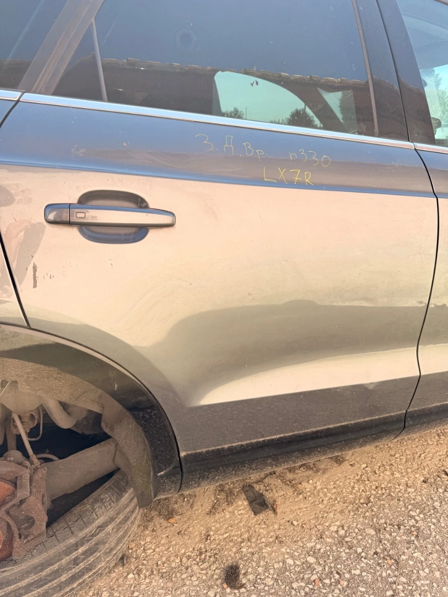 Задна дясна врата за Audi Q3 8U LX7R ном 330 1046-1046