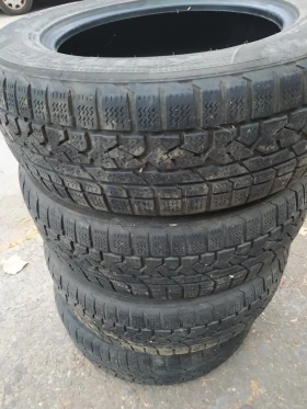 Гуми Зимни 225/65R17, снимка 3 - Гуми и джанти - 47916995