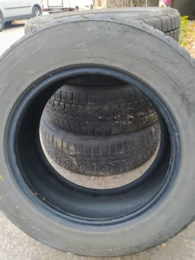 Гуми Зимни 225/65R17, снимка 2 - Гуми и джанти - 47916995