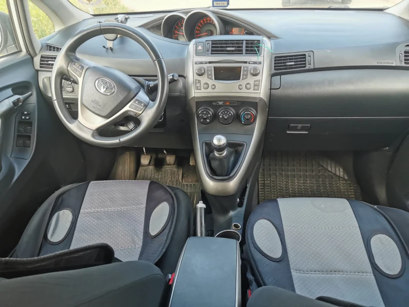 Toyota Verso, снимка 8 - Автомобили и джипове - 48649849