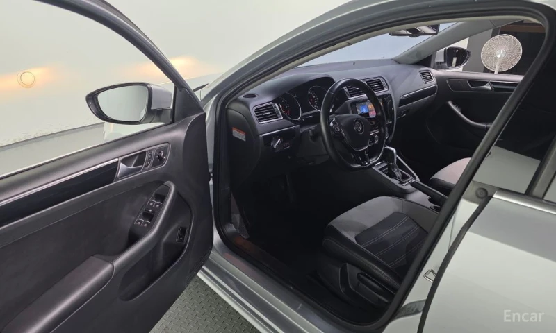 VW Jetta, снимка 11 - Автомобили и джипове - 53000950