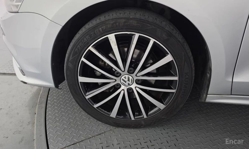 VW Jetta, снимка 5 - Автомобили и джипове - 53000950