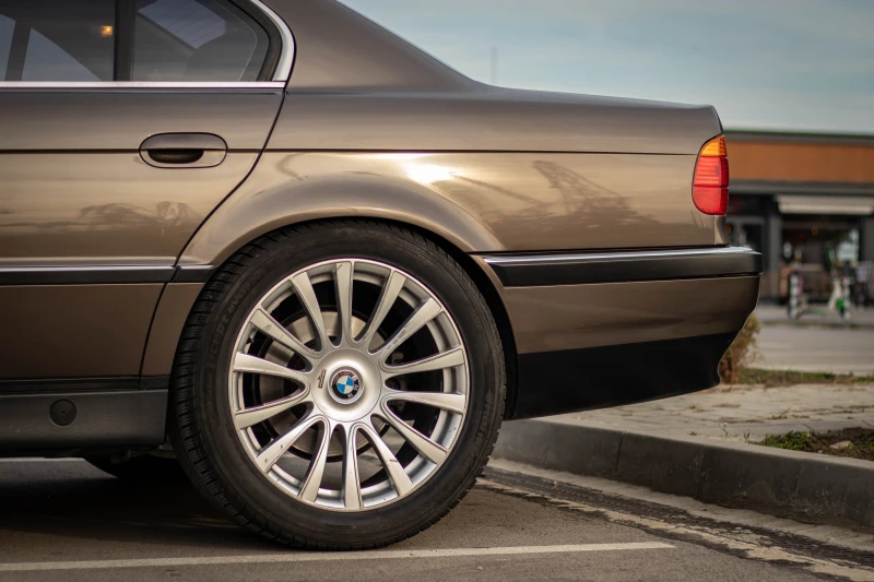 BMW 740 iL, снимка 8 - Автомобили и джипове - 53270511