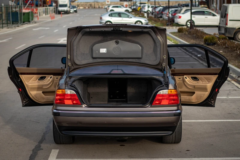 BMW 740 iL, снимка 13 - Автомобили и джипове - 53270511