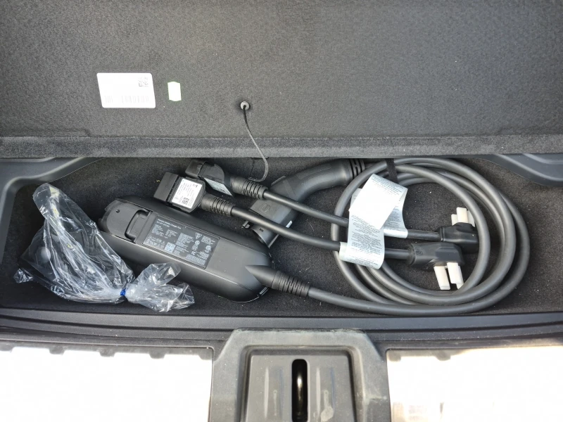 Porsche Taycan 4S| CARFAX| PANORAMA| 2 КЛЮЧА| БЕЗ ИНЦИДЕНТИ, снимка 9 - Автомобили и джипове - 53381856