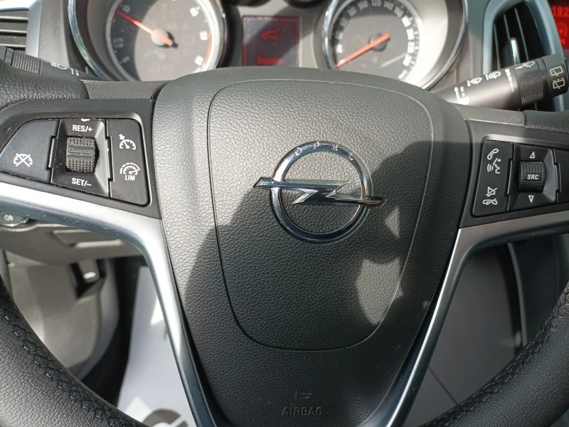Opel Astra 1.6CDTI/COSMO/EURO 6B/FACE, снимка 12 - Автомобили и джипове - 53391111