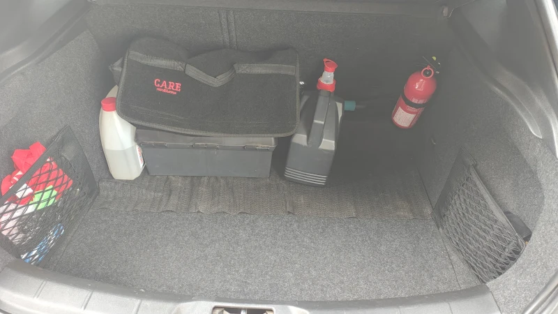 Volvo V40, снимка 8 - Автомобили и джипове - 53401130