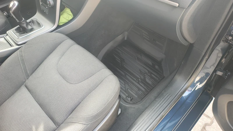 Volvo V40, снимка 13 - Автомобили и джипове - 53401130