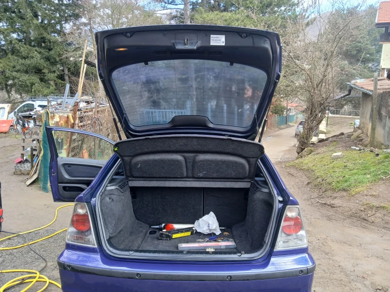 BMW 320 2.0TD, снимка 9 - Автомобили и джипове - 53442932