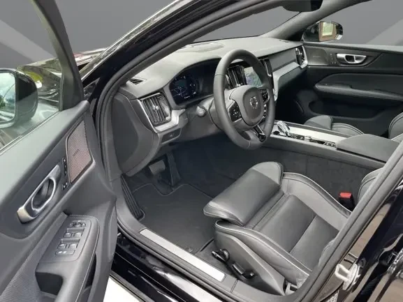 Volvo V60 B4 = Plus Dark = Гаранция, снимка 6 - Автомобили и джипове - 54621376