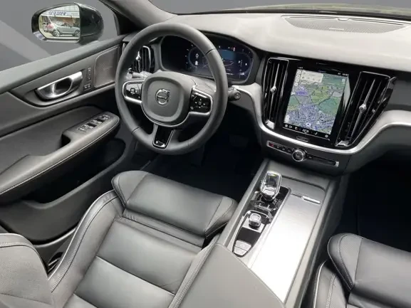 Volvo V60 B4 = Plus Dark = Гаранция, снимка 11 - Автомобили и джипове - 54621376