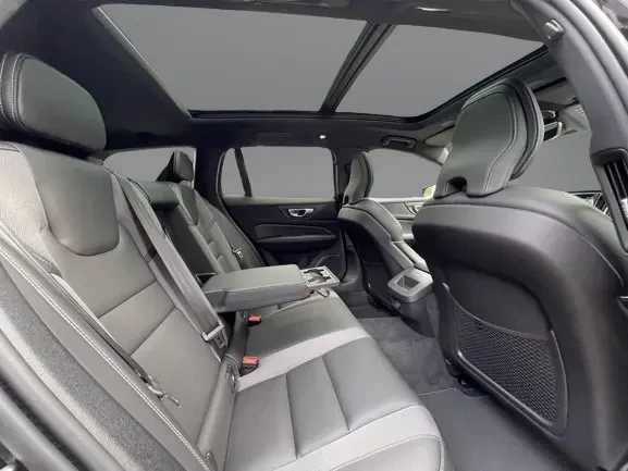 Volvo V60 B4 = Plus Dark = Гаранция, снимка 13 - Автомобили и джипове - 54621376