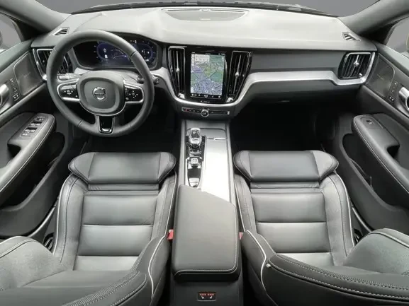 Volvo V60 B4 = Plus Dark = Гаранция, снимка 10 - Автомобили и джипове - 54621376