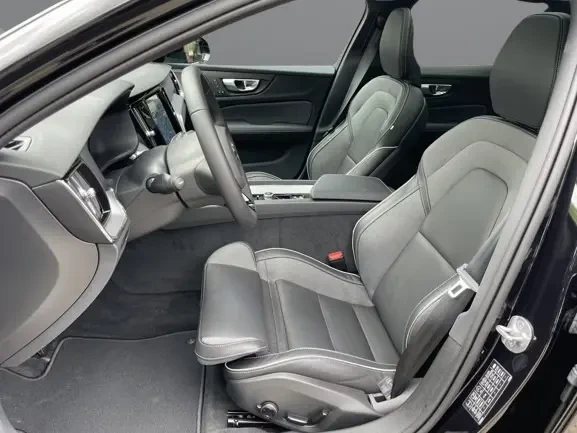 Volvo V60 B4 = Plus Dark = Гаранция, снимка 7 - Автомобили и джипове - 54621376