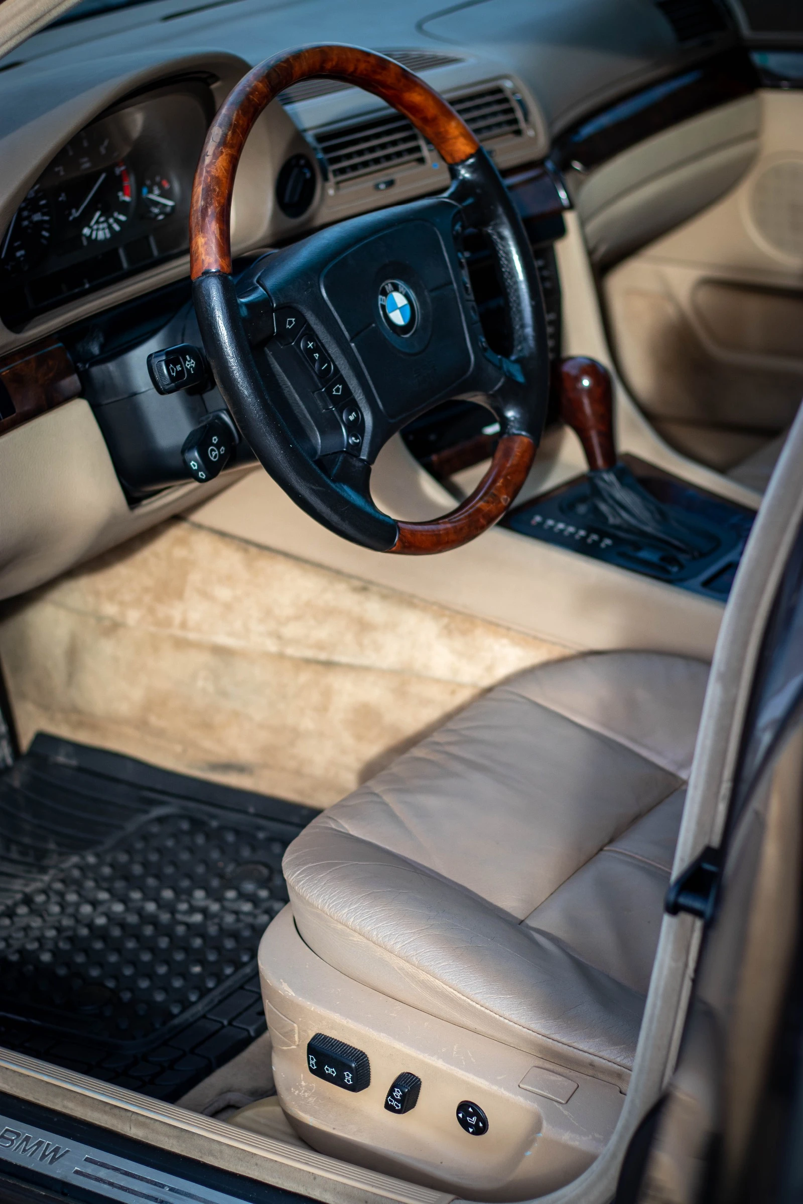 BMW 740 iL - изображение 9