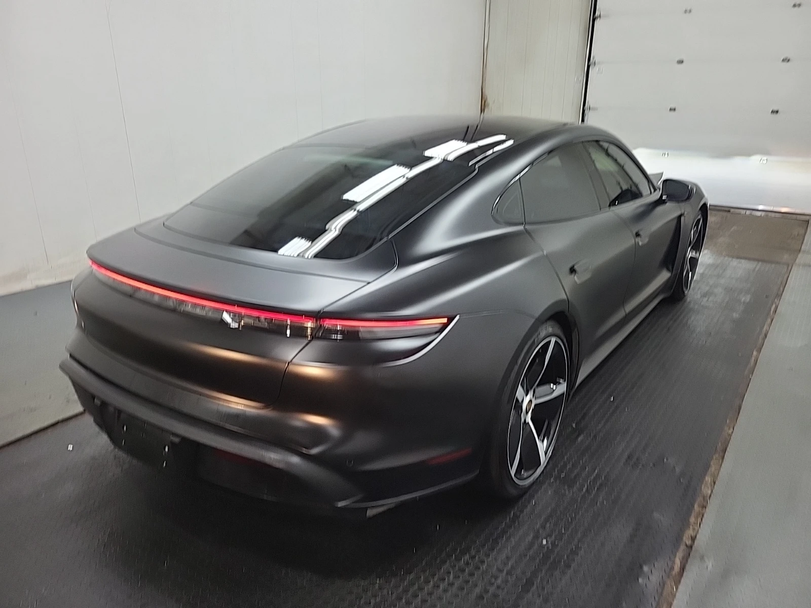 Porsche Taycan 4S| CARFAX| PANORAMA| 2 КЛЮЧА| БЕЗ ИНЦИДЕНТИ - изображение 3