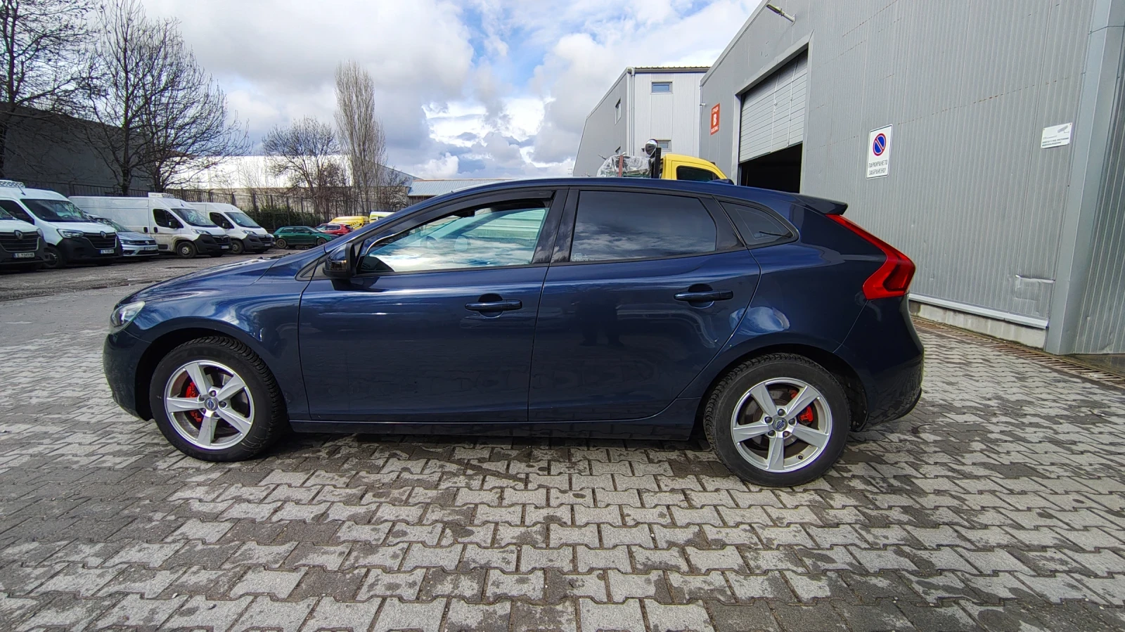 Volvo V40  - изображение 2