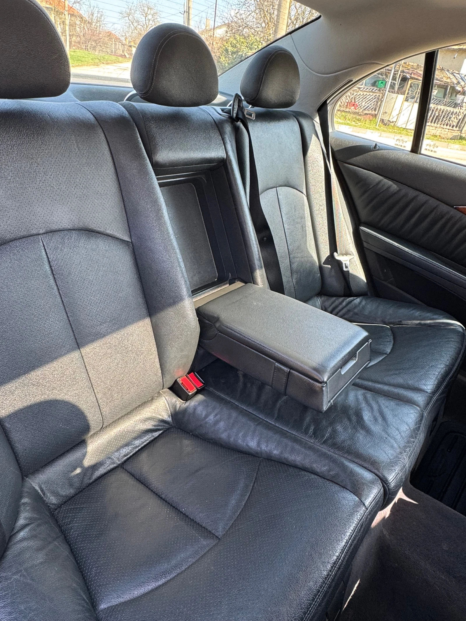 Mercedes-Benz E 270 Automatic , снимка 11 - Автомобили и джипове - 53981689