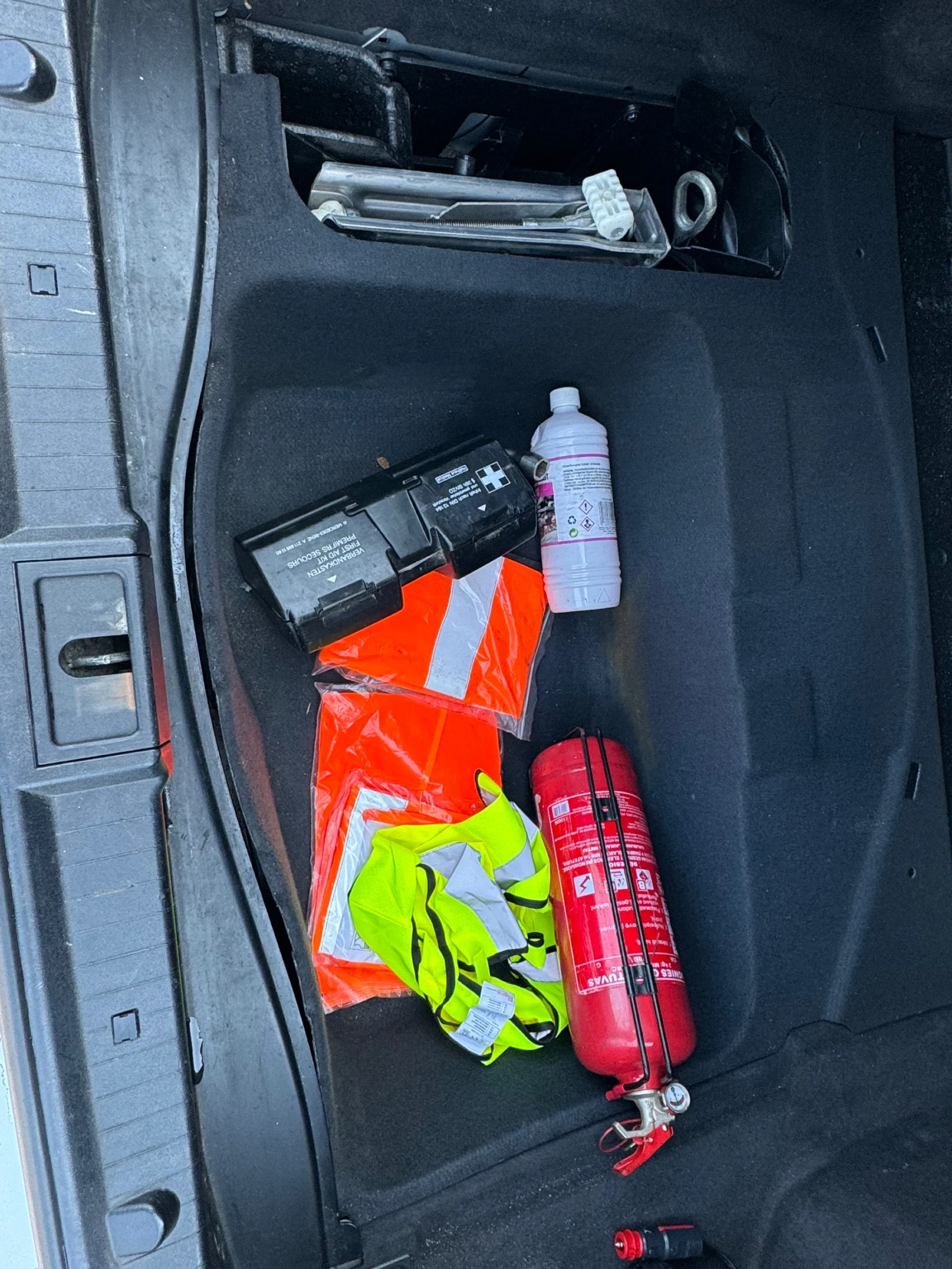 Mercedes-Benz E 270 Automatic , снимка 12 - Автомобили и джипове - 53981689