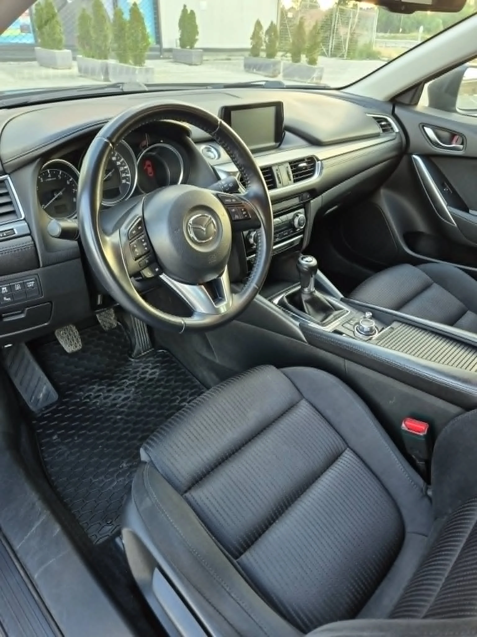 Mazda 6 2.0 Skyactiv комби, снимка 3 - Автомобили и джипове - 55204523