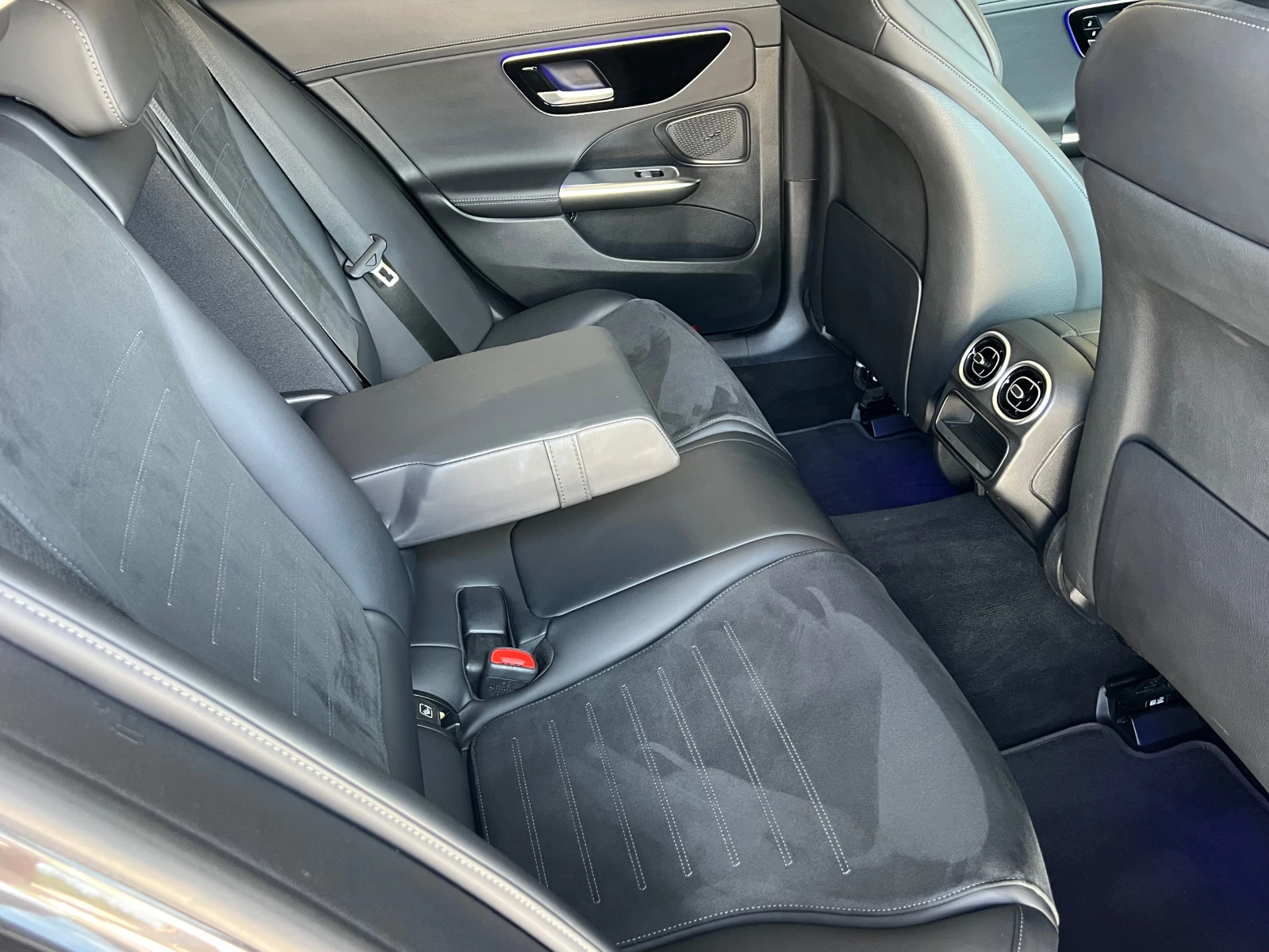 Mercedes-Benz C 220 d, MHEV, 4-MATIC, AMG LINE, NIGHT, FULL SERVICE MB, снимка 17 - Автомобили и джипове - 55298942