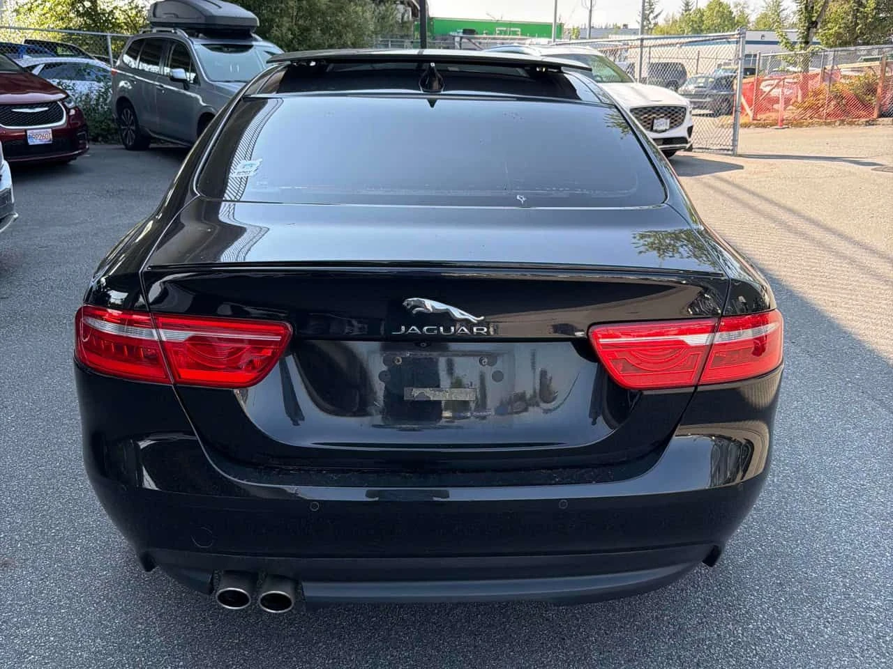 Jaguar XE * R Sport * CARFAX * ОПЦИЯ ЗА ФИНАНСИРАНЕ, снимка 4 - Автомобили и джипове - 55591653