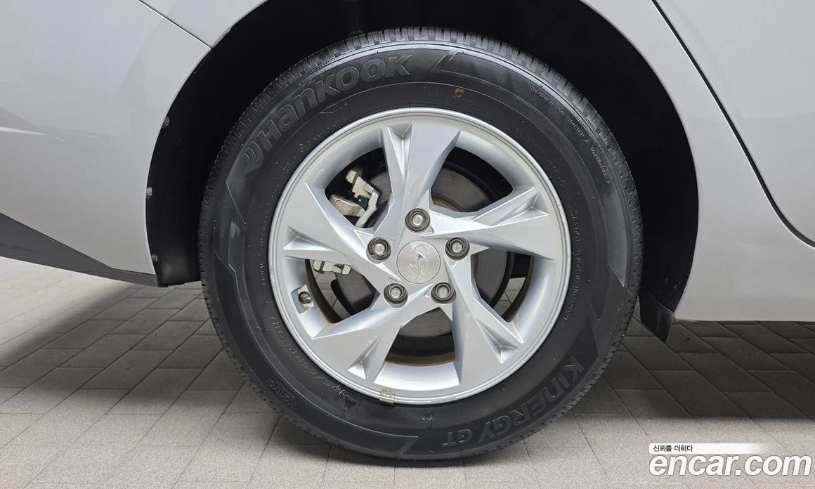 Hyundai Elantra 1.6 Modern, снимка 5 - Автомобили и джипове - 56155797