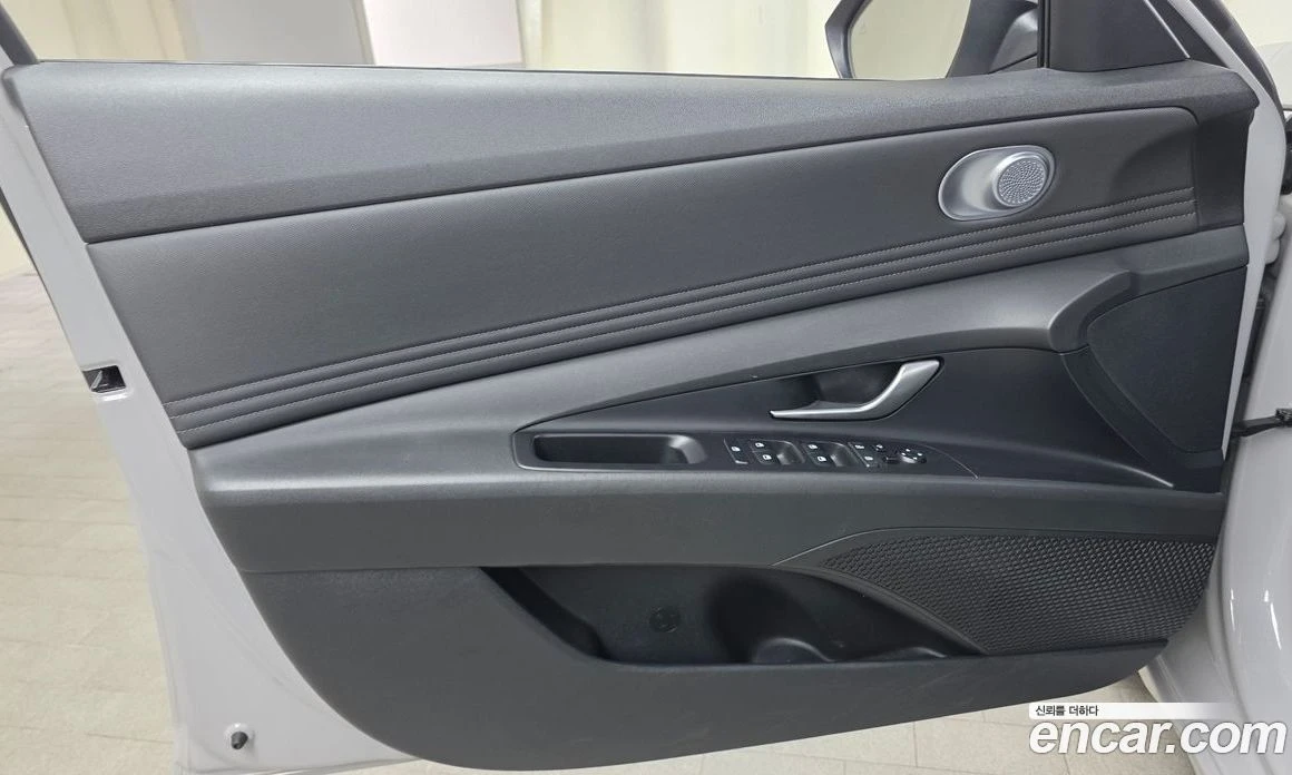 Hyundai Elantra 1.6 Modern, снимка 14 - Автомобили и джипове - 56155797