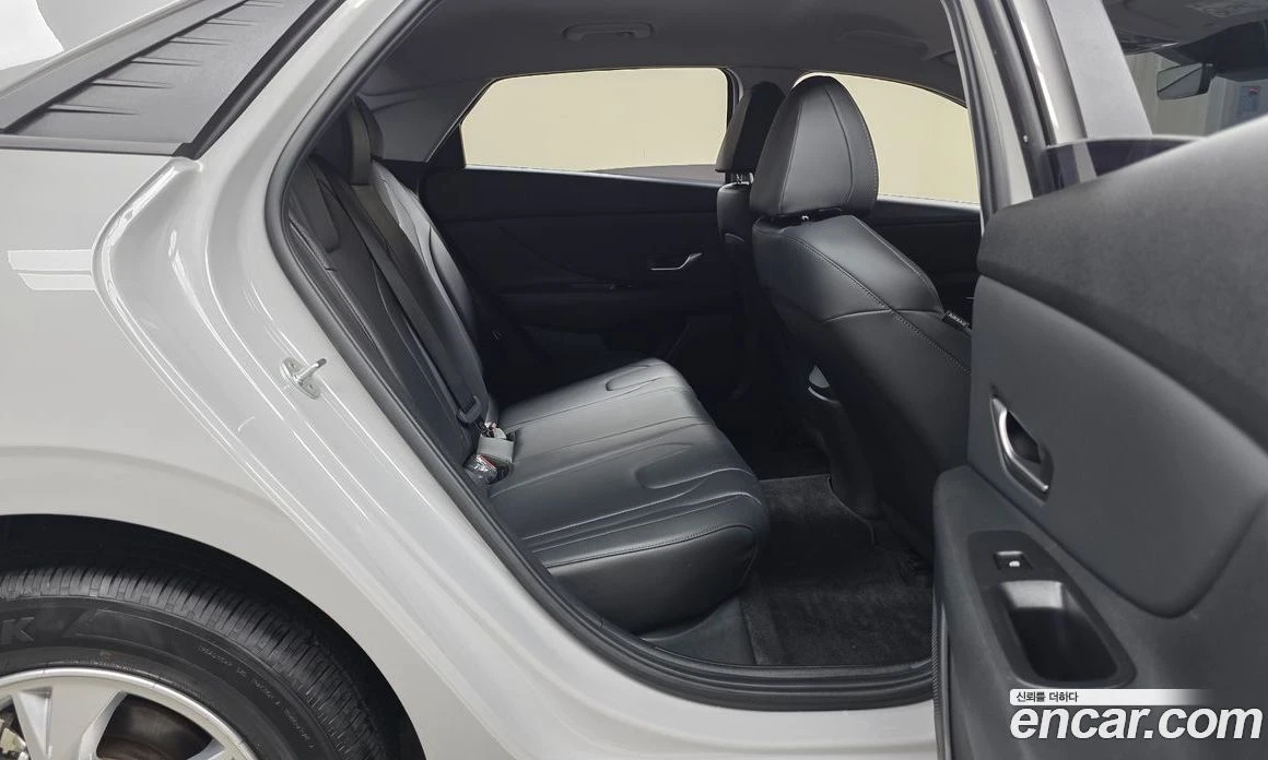 Hyundai Elantra 1.6 Modern, снимка 17 - Автомобили и джипове - 56155797