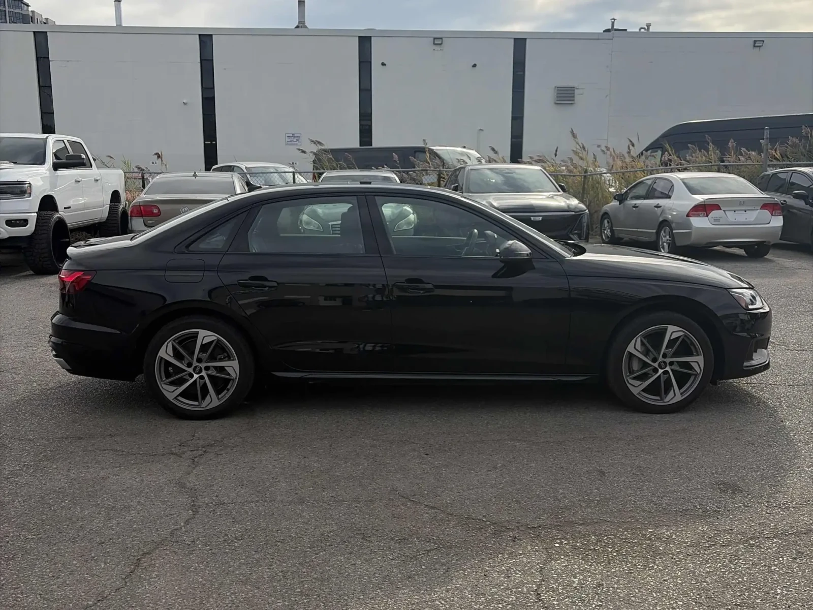 Audi A4 Komfort, снимка 3 - Автомобили и джипове - 56403608