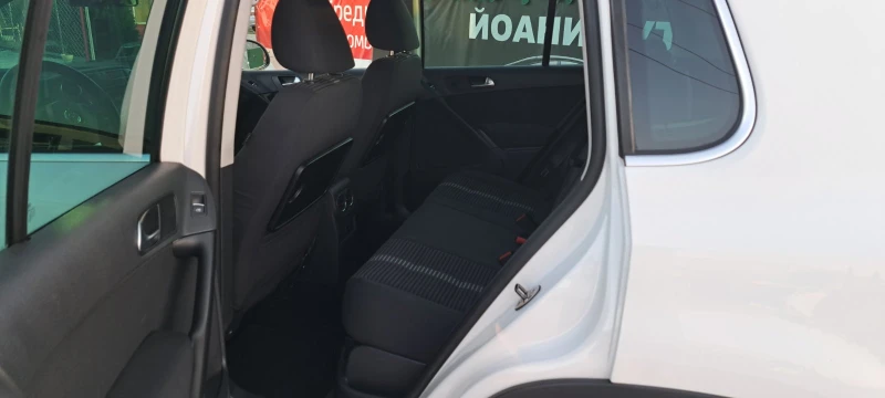 VW Tiguan 2.0 4x4 Automat, снимка 15 - Автомобили и джипове - 47388676