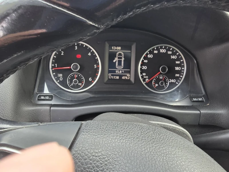 VW Tiguan, снимка 11 - Автомобили и джипове - 52664196