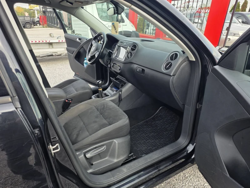 VW Tiguan, снимка 12 - Автомобили и джипове - 52664196