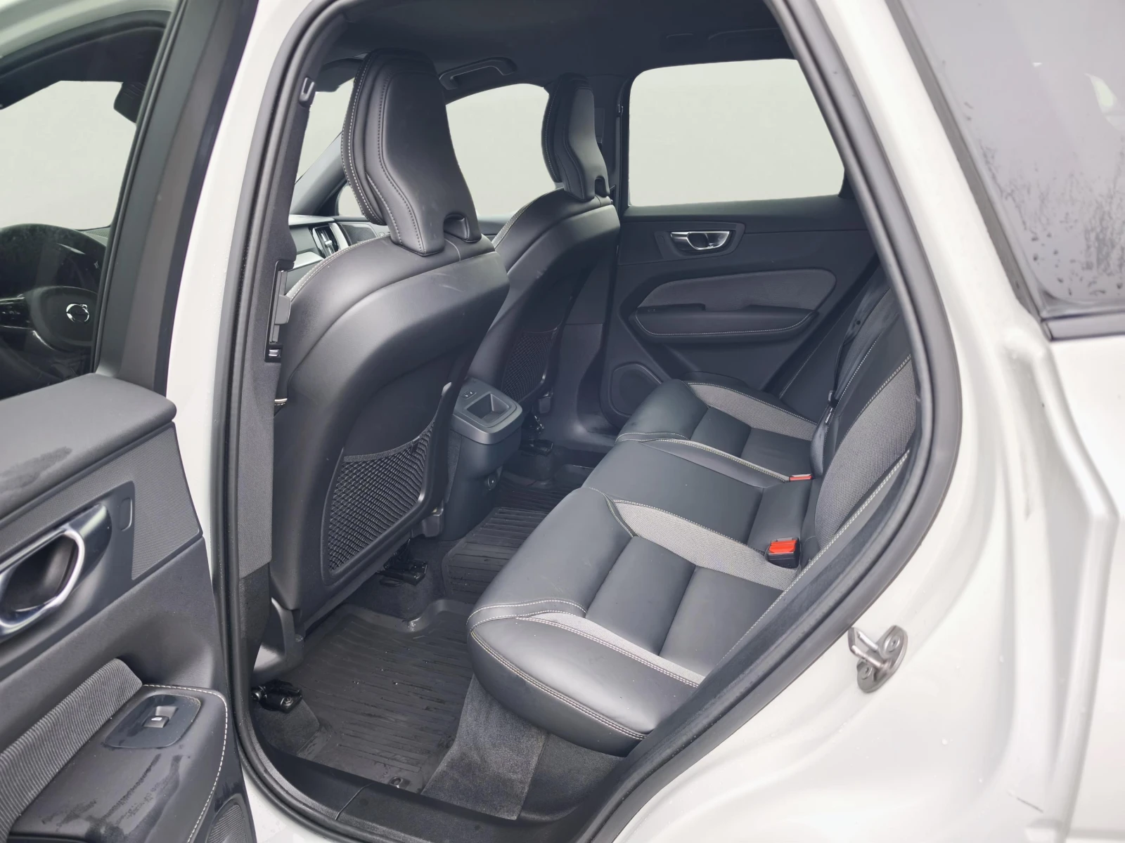 Volvo XC60 2.0L, снимка 8 - Автомобили и джипове - 54108374