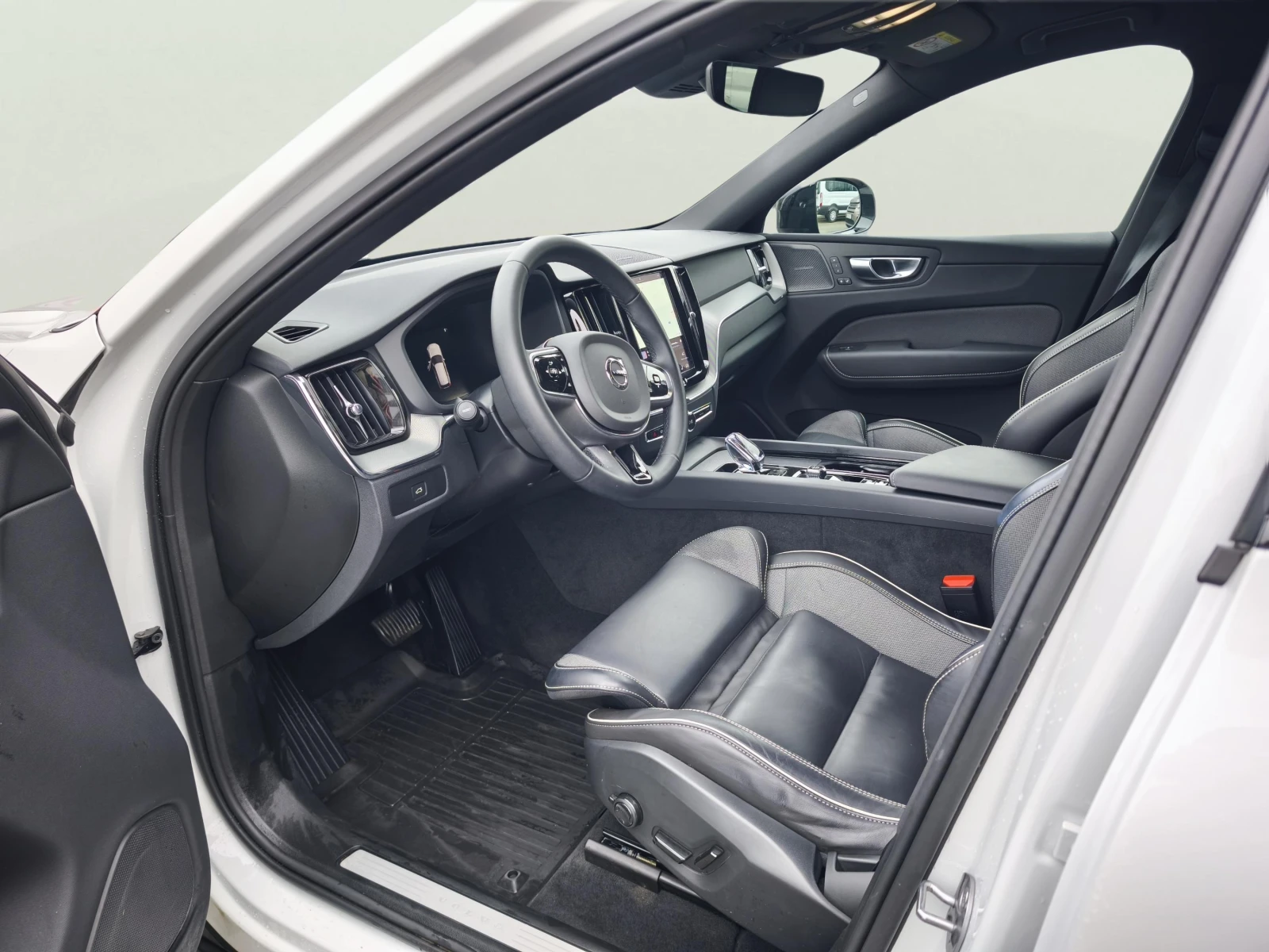 Volvo XC60 2.0L, снимка 7 - Автомобили и джипове - 54108374