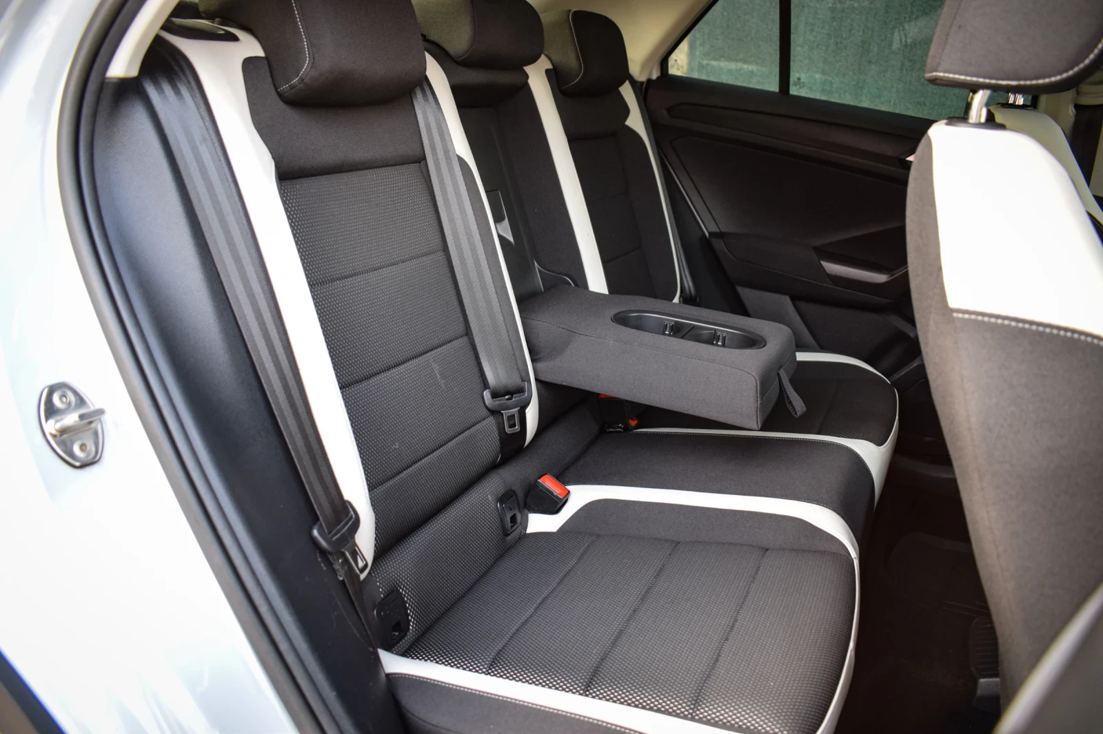 VW T-Roc 1.5 TSI Digital/Keyless/панорама, снимка 14 - Автомобили и джипове - 54180508