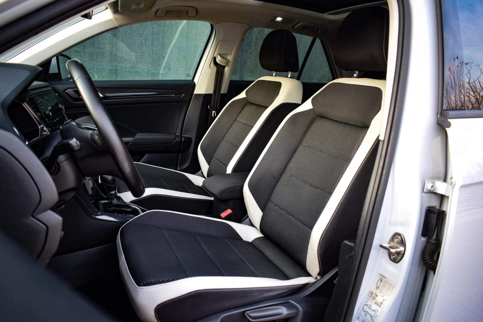 VW T-Roc 1.5 TSI Digital/Keyless/панорама, снимка 9 - Автомобили и джипове - 54180508