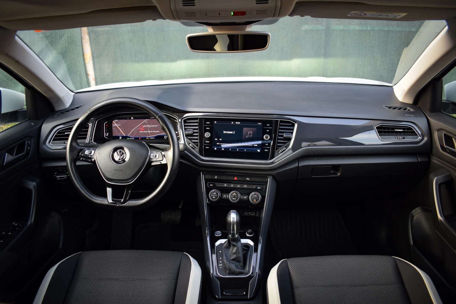 VW T-Roc 1.5 TSI Digital/Keyless/панорама, снимка 11 - Автомобили и джипове - 54180508