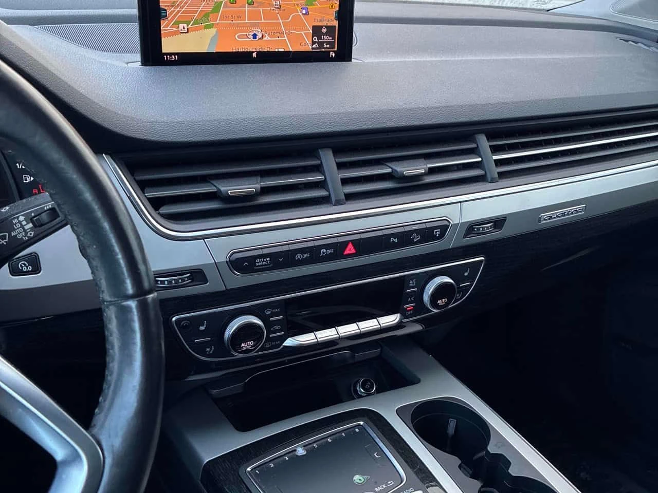 Audi Q7 * 3.0T Technik * DISTRONIC* ОБУДХВАНЕ* BANG&OLUFSE, снимка 9 - Автомобили и джипове - 54647813
