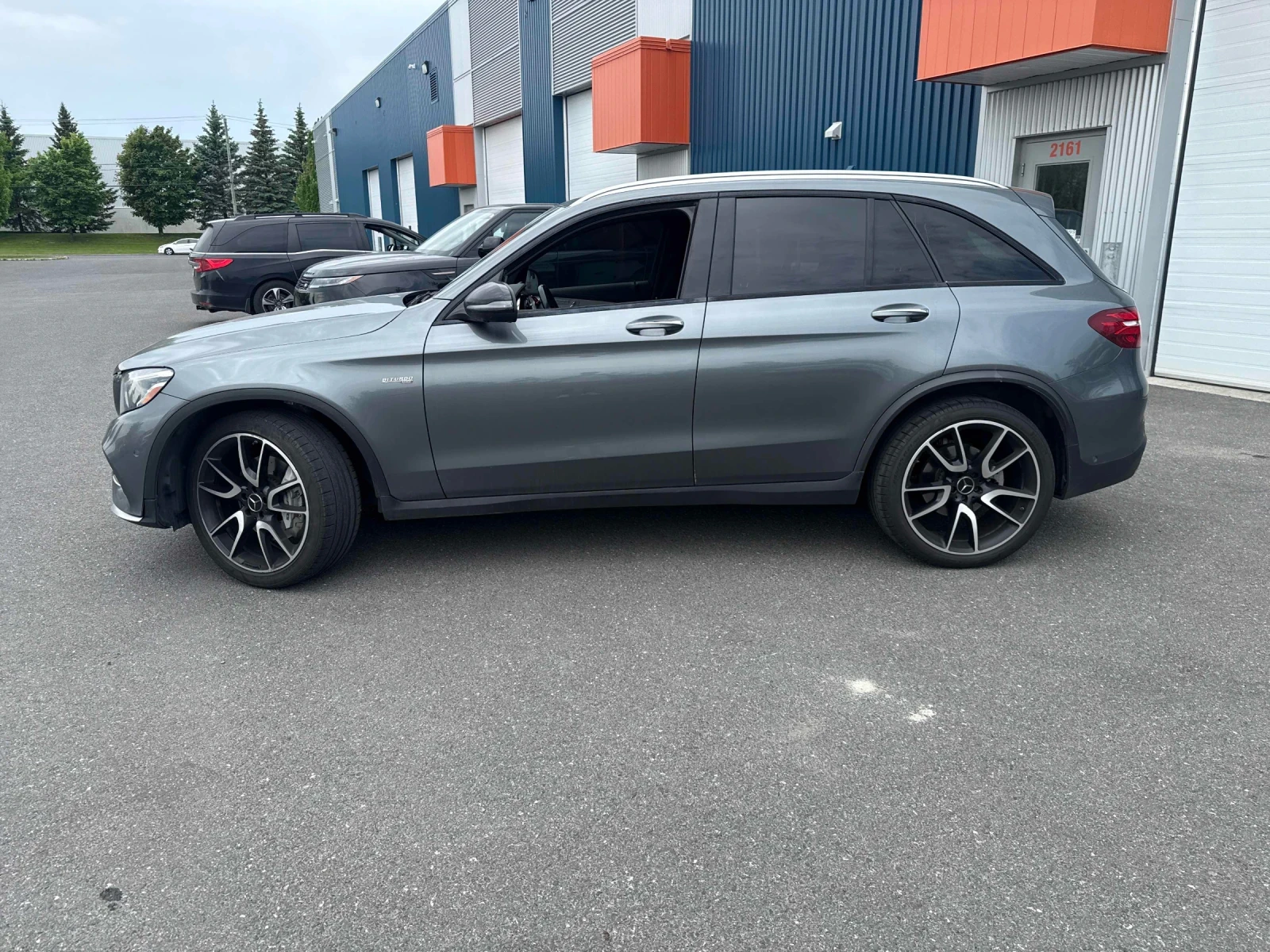 Mercedes-Benz GLC 43 AMG ДИСТРОНИК * ПОДГРЕВ * ПАНОРАМА * BURMESTER, снимка 2 - Автомобили и джипове - 54841866