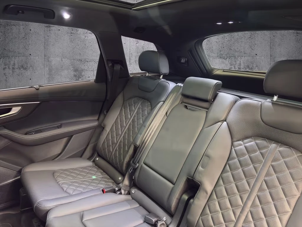 Audi SQ7 FACELIFT / B&O / MATRIX / HUD/ 360 / PANO, снимка 16 - Автомобили и джипове - 55058554