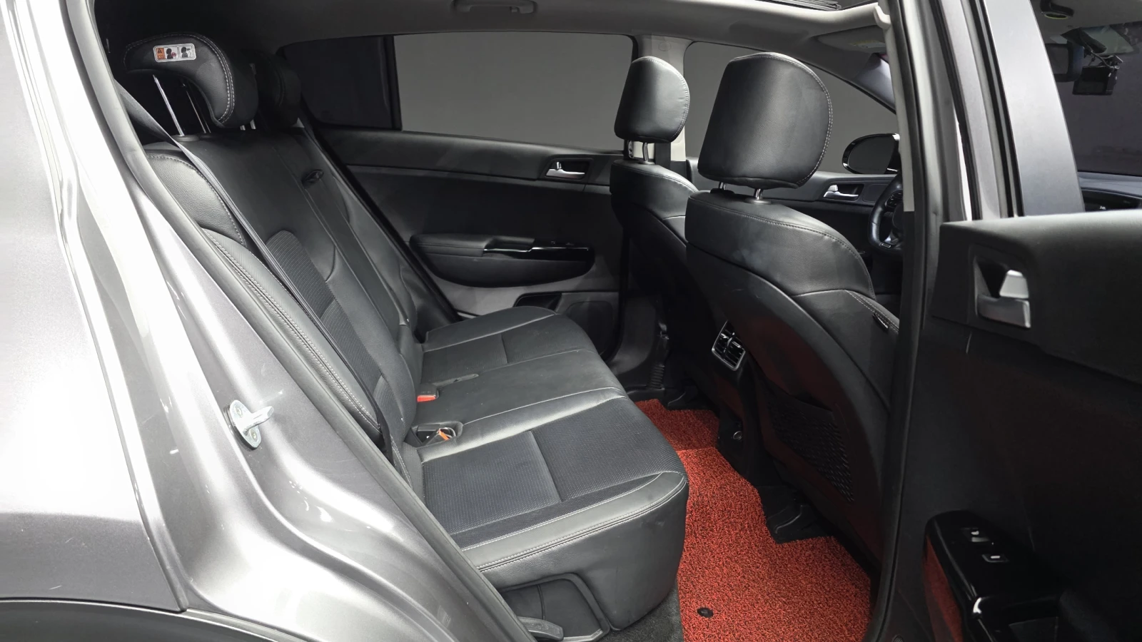 Kia Sportage 2.0CRDI /4x4/ ОЧАКВАН ВНОС !!!, снимка 11 - Автомобили и джипове - 55802650