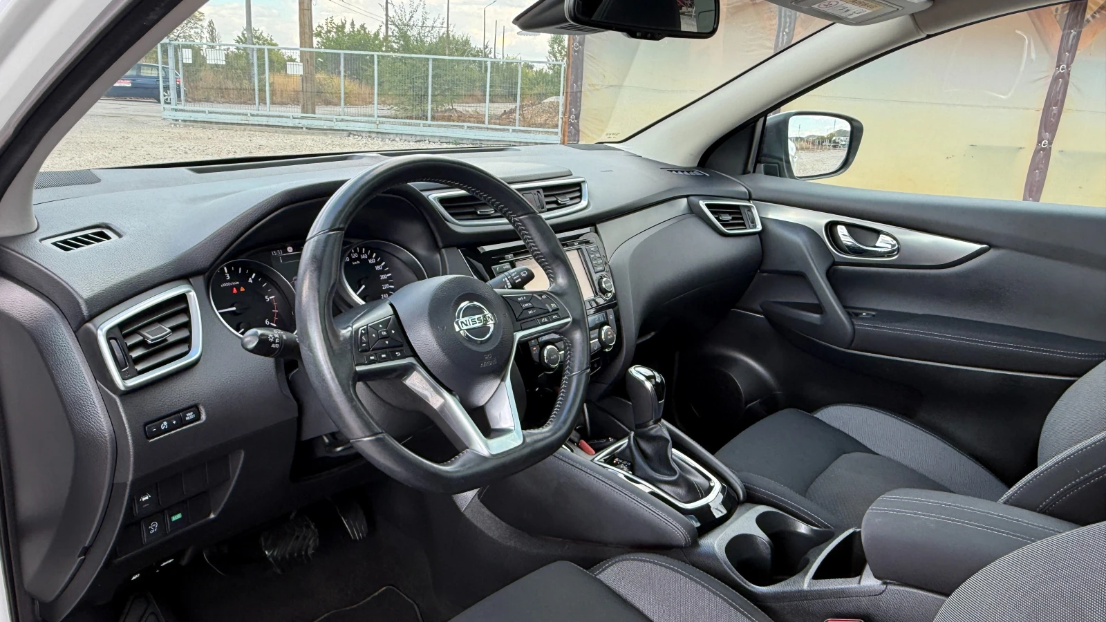 Nissan Qashqai 1.6DCI/131кс/KEYLESS/ПАНОРАМА/EURO 6D/360КАМЕРА/ИТ, снимка 12 - Автомобили и джипове - 56252748