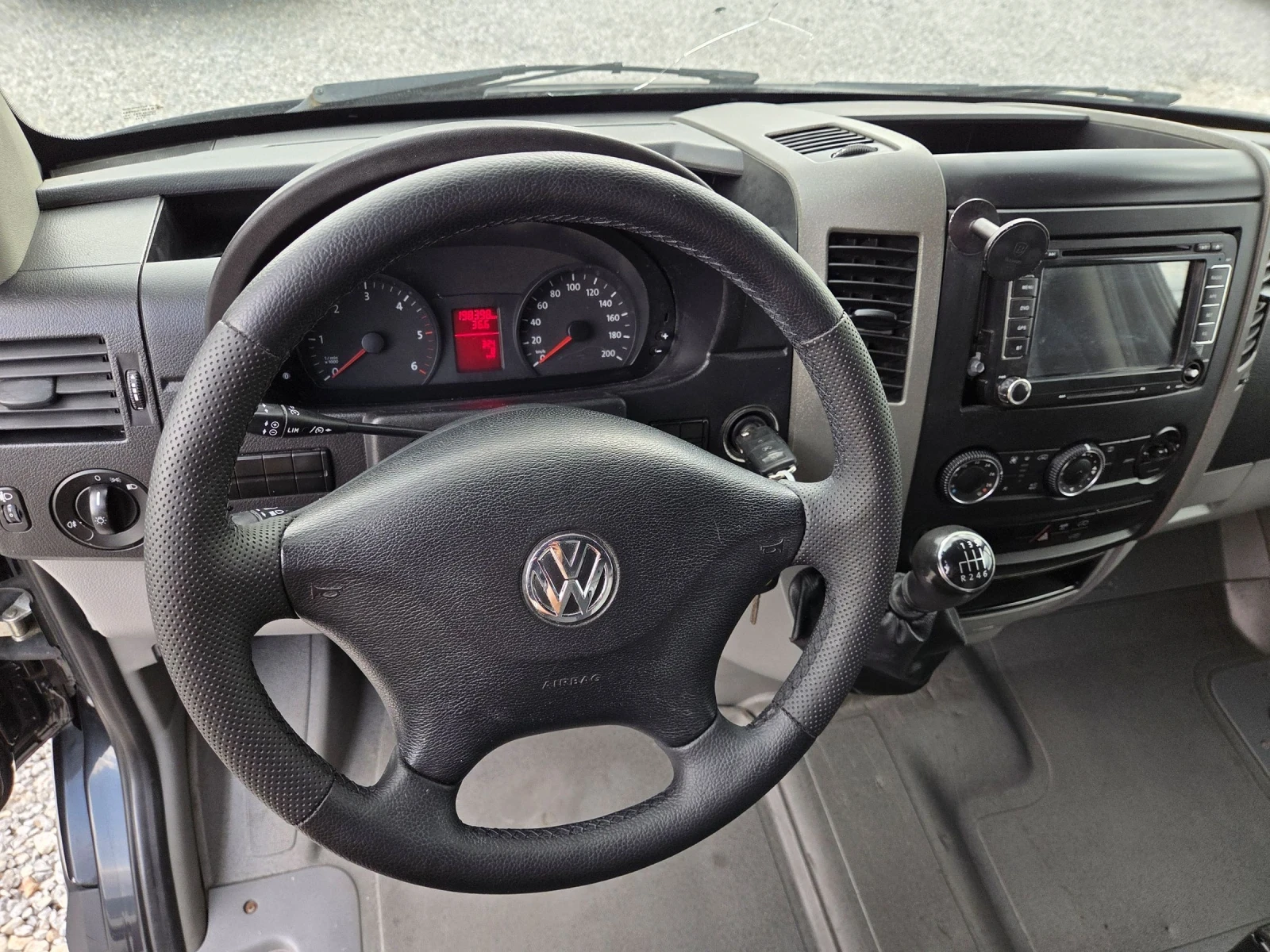 VW Crafter 2.0 TDI, Клима, Макси база - изображение 10