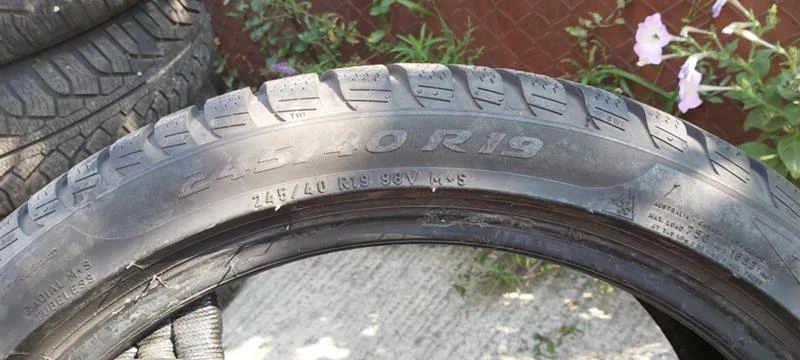 Гуми Зимни 245/40R19, снимка 9 - Гуми и джанти - 29865967