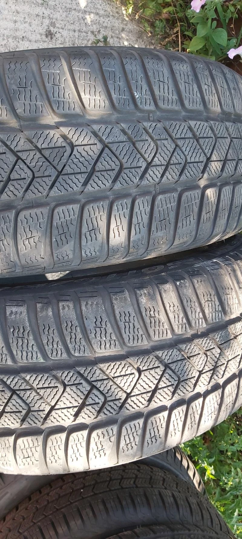 Гуми Зимни 245/40R19, снимка 1 - Гуми и джанти - 29865967