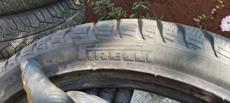 Гуми Зимни 245/40R19, снимка 5 - Гуми и джанти - 29865967