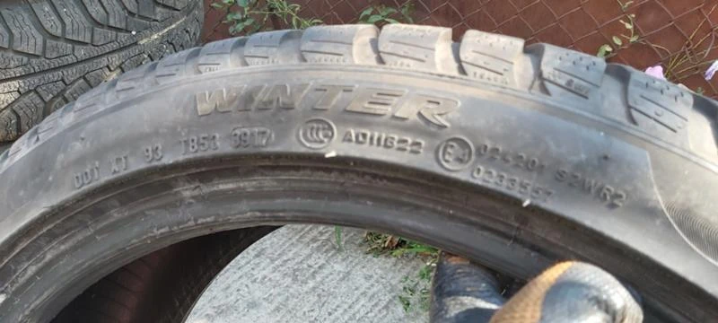 Гуми Зимни 245/40R19, снимка 6 - Гуми и джанти - 29865967